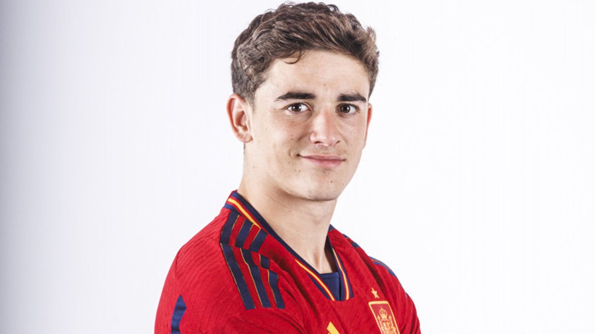 ⚽️🏆🥇 Pablo Páez Gavira 'Gavi', el goleador más joven en la historia de la @SEFutbol, conquista el Premio Golden Boy @tuttosport al mejor jugador europeo menor de 21 años. 👏 ¡ENHORABUENA, GAVI! 👏 🔗 bit.ly/Gavi2110 #VamosEspaña