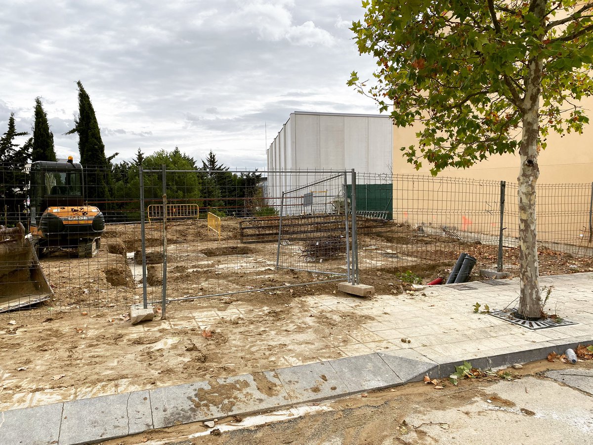 dmgarqtec's tweet photo. Comenzamos ejecución de vivienda unifamiliar en #tafalla #visitaaobra #arquitectotecnico #deo #hormigón #sate https://t.co/4JpMF5w3f3