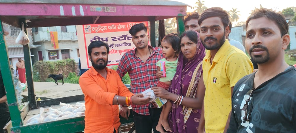BiharSFS's tweet photo. स्टूडेंट्स फोर सेवा, नवगछिया (भागलपुर)  इकाई द्वारा नगर स्थित नया टोला में दीप स्टॉल लगाकर मिट्टी के दीप का वितरण किया गया साथ ही लोगों से स्वदेशी अपनाने का आग्रह किया गया।

#ABVPForSociety
#StudentsForSeva https://t.co/spqrcUybJJ
