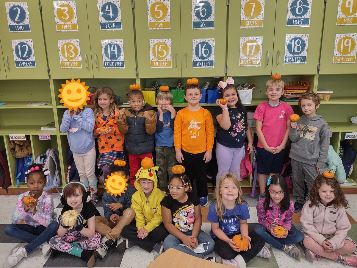 mslopezteaches's tweet photo. Pumpkin art and exploration today in 1st grade, we rolled, bounced, and painted pumpkins, made predictions about the number of seeds and if they sink or float #lyonsfarm @MrsLuizeMelo  you'd be so proud of your artists! https://t.co/785HkB3NY3