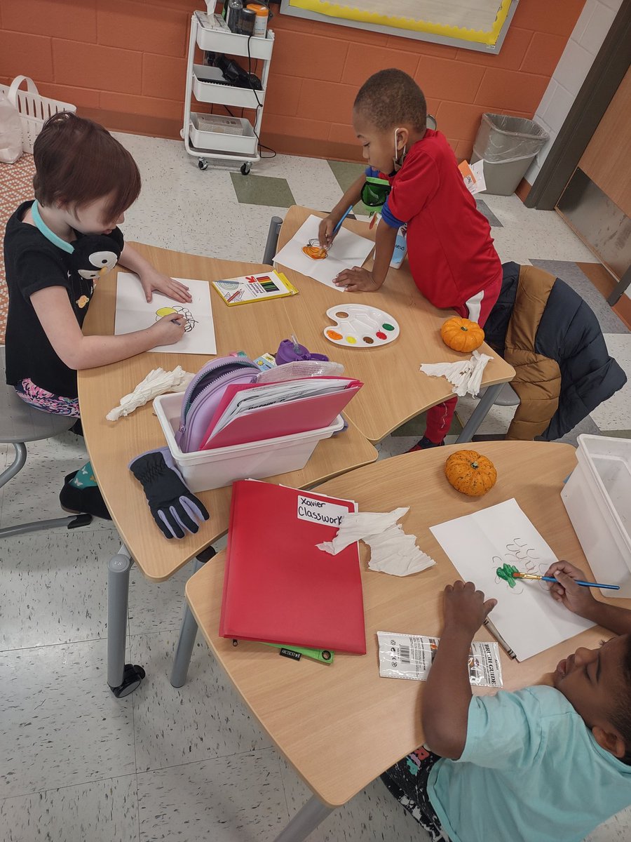 mslopezteaches's tweet photo. Pumpkin art and exploration today in 1st grade, we rolled, bounced, and painted pumpkins, made predictions about the number of seeds and if they sink or float #lyonsfarm @MrsLuizeMelo  you'd be so proud of your artists! https://t.co/785HkB3NY3
