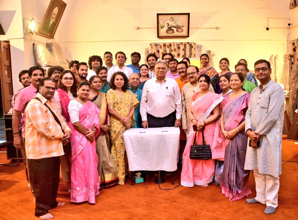 कुलपति प्रो. सुधीर कुमार जैन ने आज संगीत एवं मंच कला संकाय के शिक्षकों के साथ संवाद किया। संवाद कार्यक्रम में कुलपति जी ने संकाय सदस्यों से उनकी समस्याएं जानीं तथा उन्हें पेश आने वाली चुनौतियों के बारे में चर्चा की।