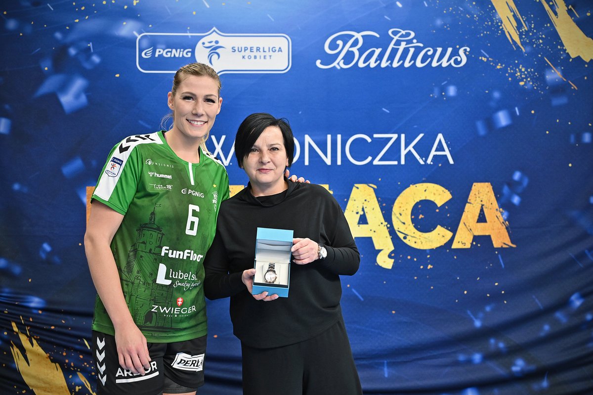 ORLEN Superliga Kobiet (@slkobiet) on Twitter photo Nasza Zawodniczka Września! 🤩
Joanna Andruszak <a href="/mkslublin/">PGE MKS El-Volt Lublin</a> już ze swoim zegarkiem <a href="/balticuswatches/">balticuswatches</a> ⌚ Nasza Zawodniczka Września! 🤩
Joanna Andruszak <a href="/mkslublin/">PGE MKS El-Volt Lublin</a> już ze swoim zegarkiem <a href="/balticuswatches/">balticuswatches</a> ⌚