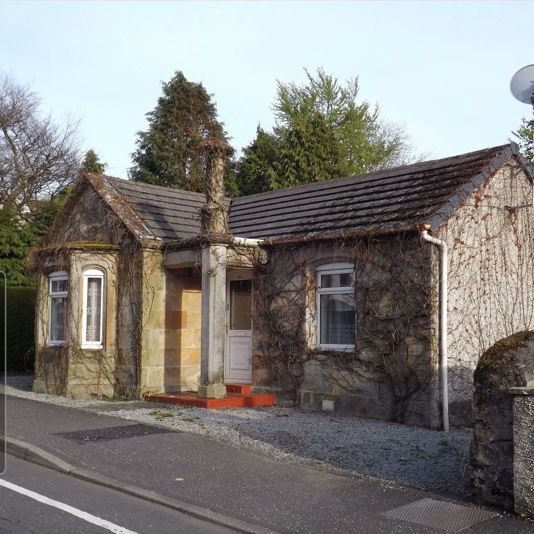 roslynmitchell_'s tweet photo. #100DaysofDerelictBuildings 2.0
1/100 Gardener’s Cottage, Hawkshill Estate, Largs (Mr Dippie’s Cottage)
1815-2015
#derelictbuilding #derelict #abandoned #The100DayProject https://t.co/0l4W1jgu6j