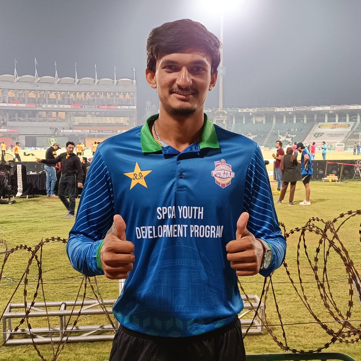 GiantsPJL's tweet photo. We aren't in the finals but our Kaptaan Uzair Mumtaz is here! Sending best wishes to both teams. 👍

#ApnaAkhara | #PJL | #Next11 https://t.co/Nxo2sRYPYw