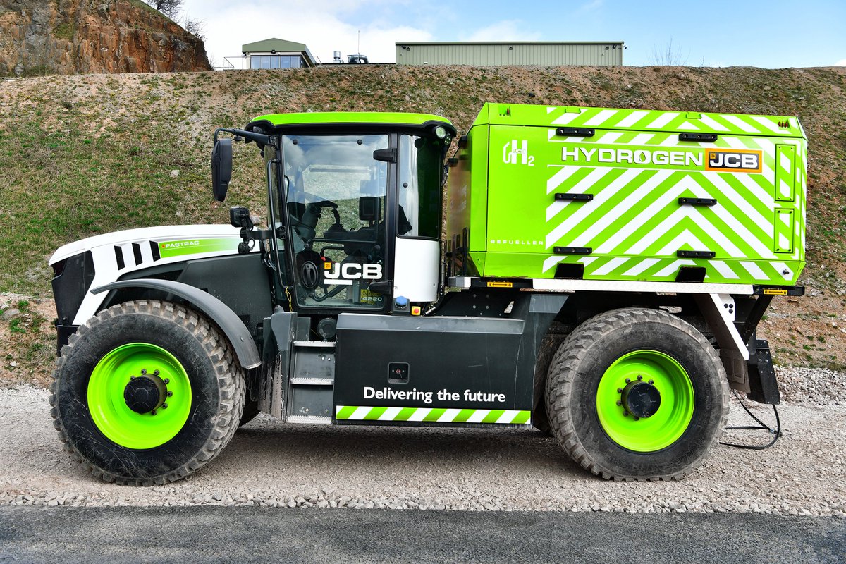 JCBmachines's tweet photo. The future of fuel. A year on from unveiling the world's first hydrogen-powered telescopic handler, we're revealing the JCB hydrogen refueller - our mobile answer to refuelling our hydrogen machines on construction sites of the future. Discover more: https://t.co/Uj7aRC4M8f. https://t.co/0YJEyNTwBY