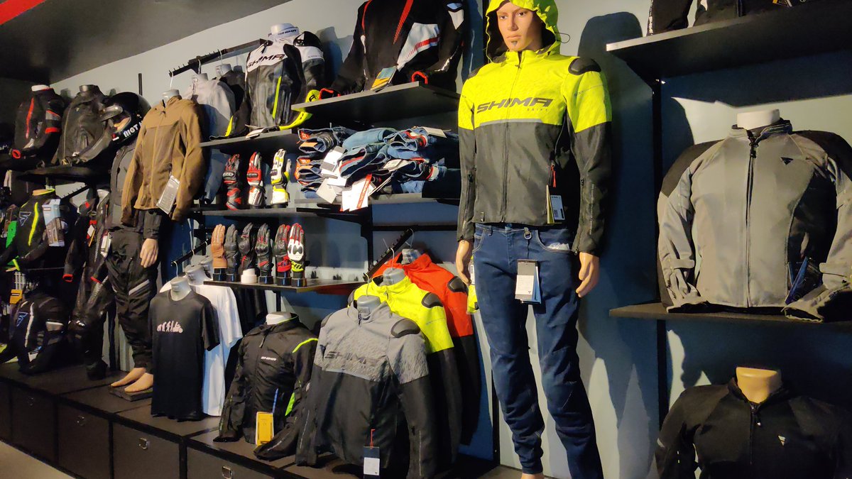 GThouse_'s tweet photo. Drop in to our new store. Check out the complete range of motorcycle riding gear & accessories. #gthouse #pune https://t.co/3b35zKSpeL