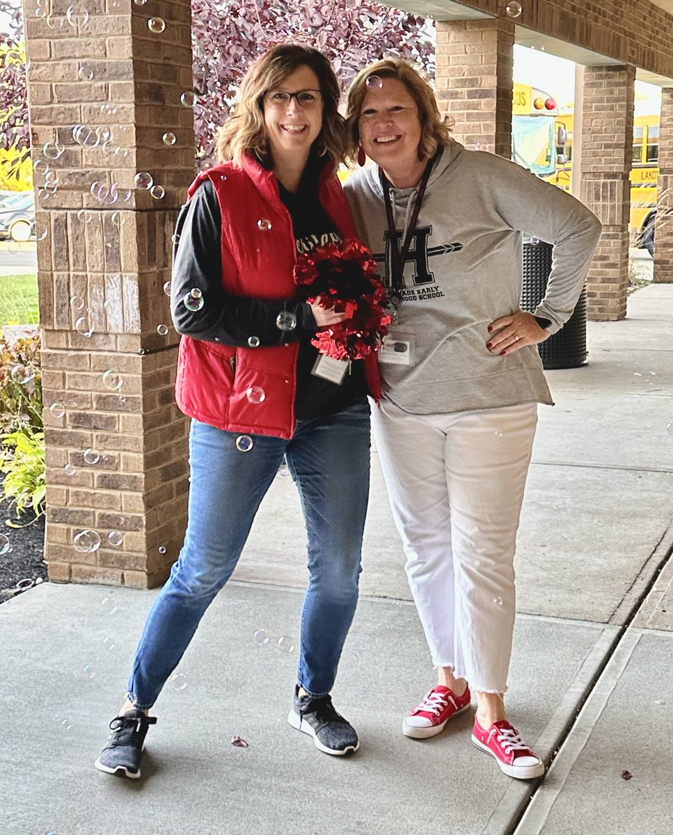 Mrs_NJimenez's tweet photo. We love fanfare days! Thank you to our staff and a group of amazing former @HeritageECS firehawks for helping cheer in our students this morning. #WEchooseLakota #WEareLakota #HECSmagic https://t.co/2BMOFlRxY5