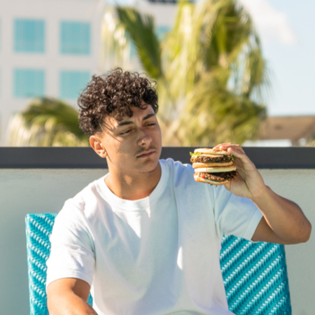 Yes, you're looking a the future of food 🌿🍔... and it tastes as good as it is for you and the planet 😍💪🌊 #foodforclimate 

#climateaction #kelpisthenewkale #kelp #oceansolutions #futureoffood