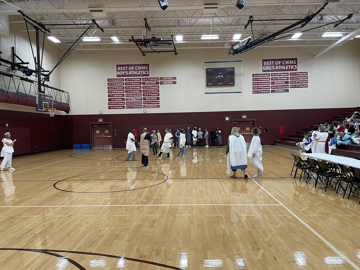 CWMS_office's tweet image. Today our 7th Grade students concluded their learning of Ancient Greece by competing in the Olympics, sampling food and dressing up in togas.
