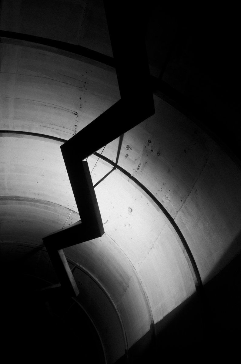 kim_barsegyan's tweet photo. Some frames from the past. All shot with a regular $50 18-55 kit lens on a budget APS-C body.
Full project on Behance: https://t.co/kaYlhlLdmD
. . .
#photography #blackandwhitephotography #monochrome #bnw #bnwphotography #kitlens #cheapcamera #cheapgear #budgetgear #abstractart https://t.co/55jjSkG8Ii