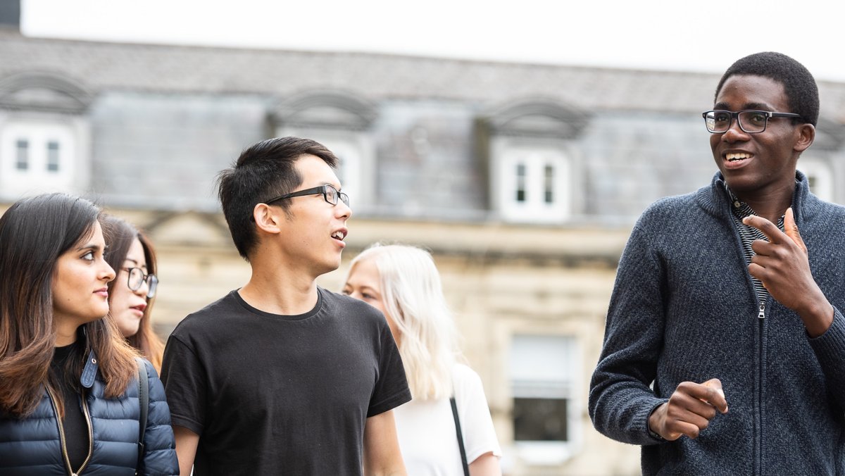 Are you interested in studying modern languages at Bath? Sign up for our 2 November webinar and talk to students and teaching staff at @PoLIS_Bath to find out about studying here and the language options available to you. Register for your place now! ⤵️ bath.ac.uk/campaigns/ask-…