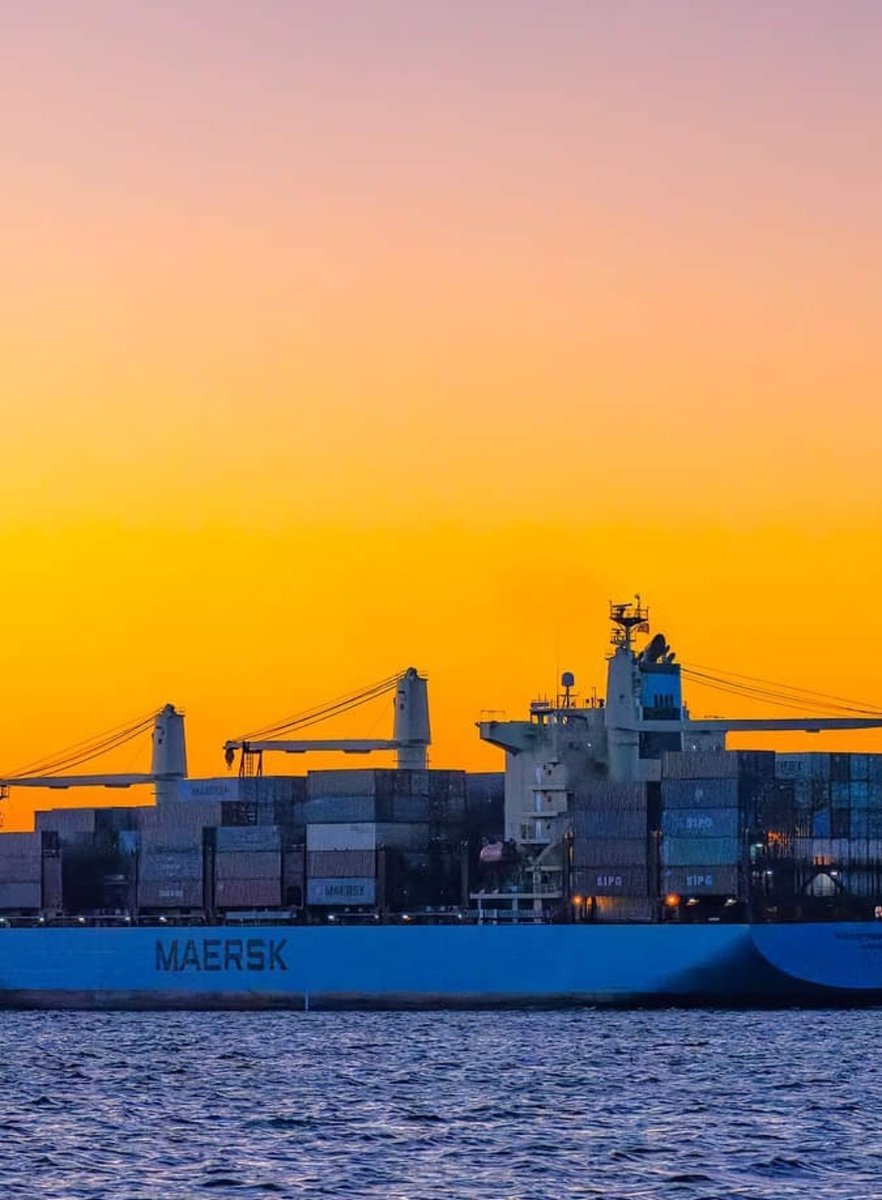 HablemosdeComex's tweet photo. Excelente viernes y un buen fin de semana #Logísticos!
#msgrouplogistic #importaciones #exportaciones #Ecuador #comex #logistic #logística #somoslogísticos https://t.co/BoAIWaNCX1