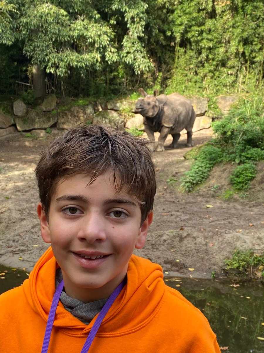 PersePrep's tweet photo. #PrepAtTheZoo #HavingAGiraffe https://t.co/bkkxC2Uf7y