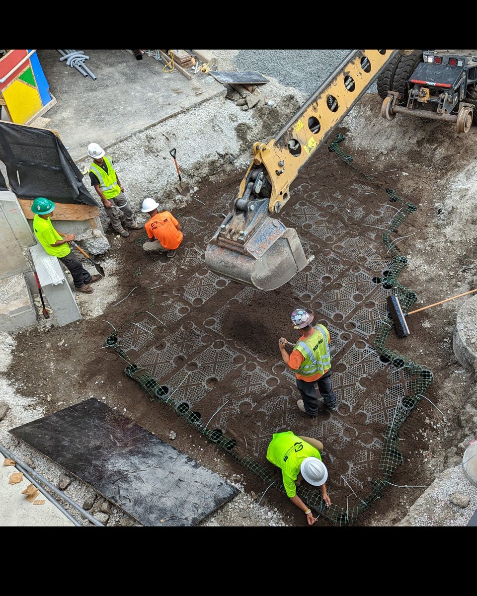 Suspended pavement systems are going in at Somerville’s soon-to-be newest public open space! #DiscoverUSQ #BioRetention