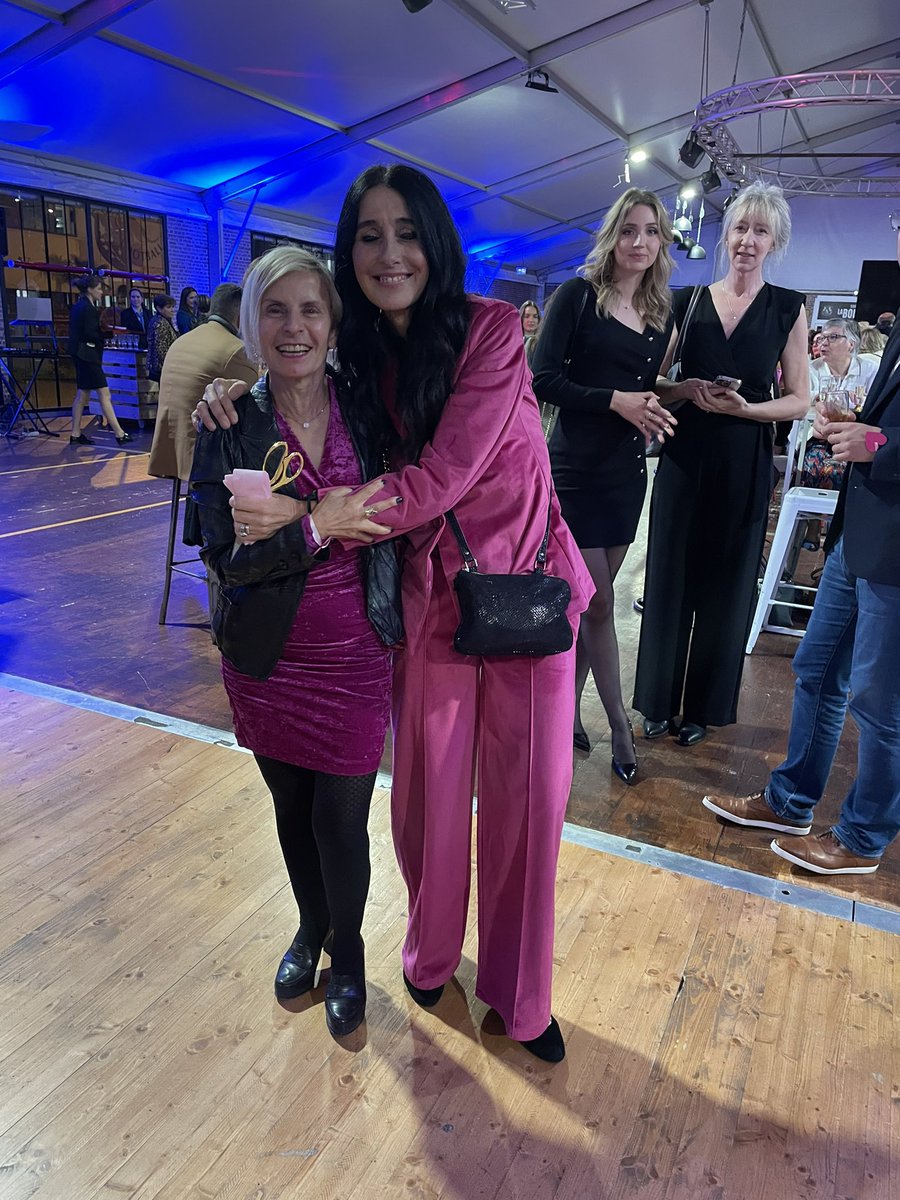 _MathildeRoy's tweet image. Gala des roses hier soir à la licorne plus de 350 personnes mobilisées contre le cancer du sein merci aux sponsors à Flavie, Thibault et Karima