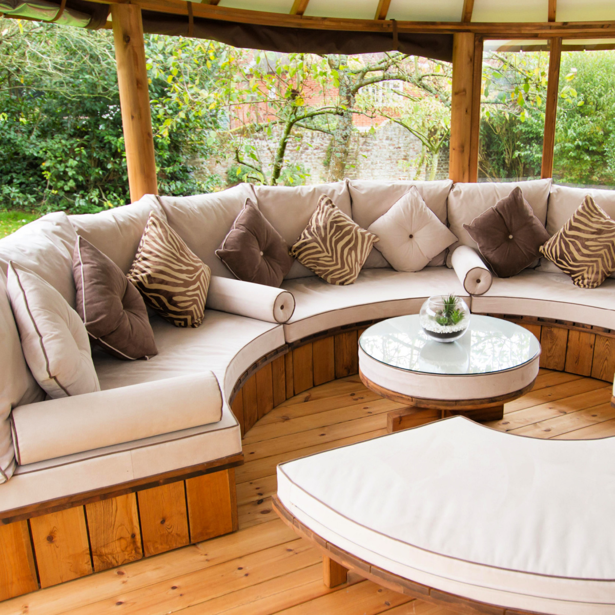 BreezeHouseUK's tweet photo. We're pleased to share with you that our Owner's Club winter sale is back!

Save on accessories like heaters, furniture and canvas panels. 

Shop the range here ➡️ https://t.co/CrTdeBiMgN https://t.co/1icibpYyjs