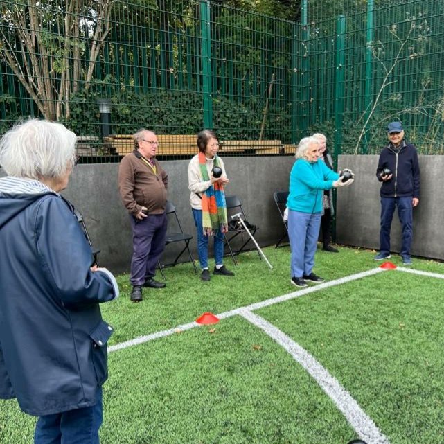 BallersAcademy_'s tweet photo. 🄱🄰🄻🄻🄴🅁🅂 🄲🄾🄼🄼🅄🄽🄸🅃🅈
Another fun Walking Sports session delivered this morning at The Dockland Settlements. Activities are adapted for each client around mobility &amp; medical conditions. Sessions are open to all older people living in Southwark. 
@SwkCharities #se16 https://t.co/u4oGvHJCYO