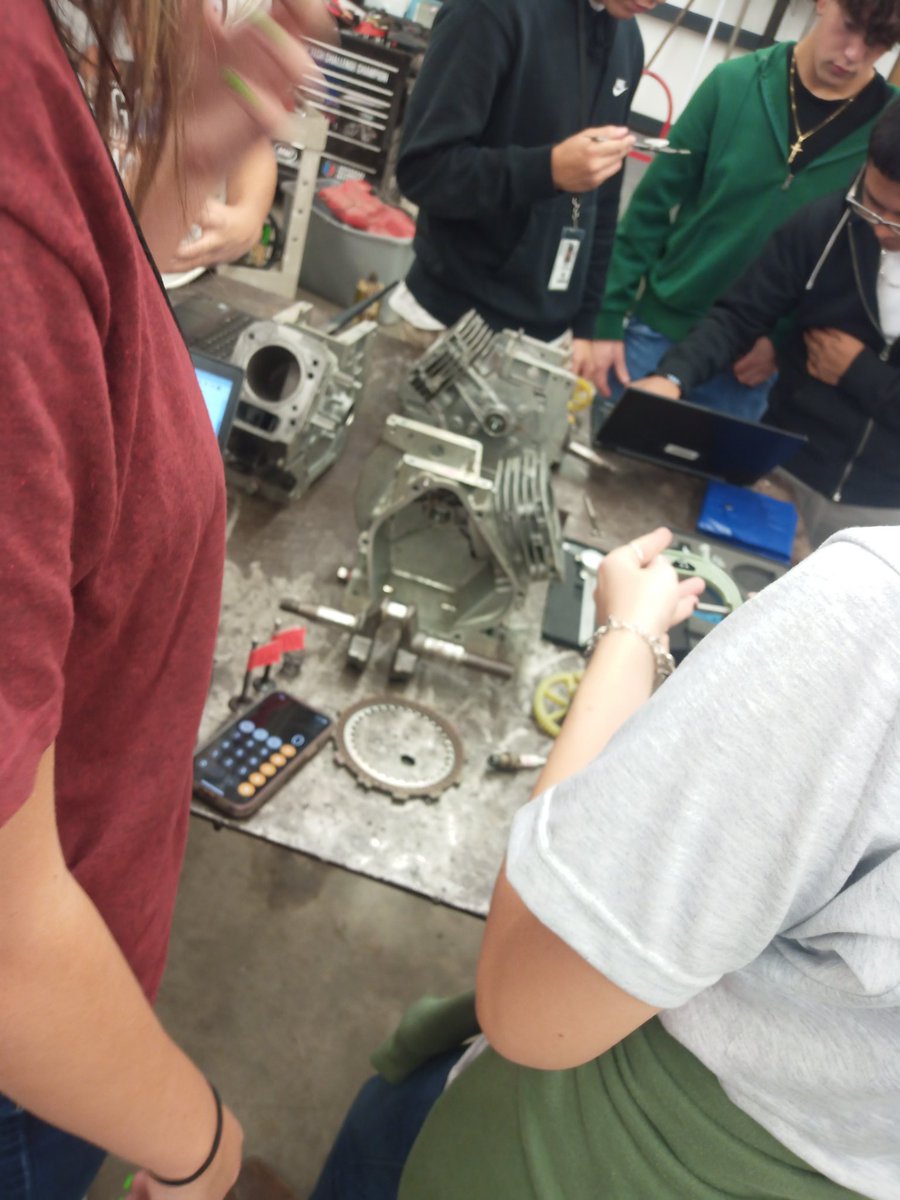 k_gaas's tweet photo. First year Small Engine students using their skills learned using micrometers and calipers for measuring engine components.
#WeAreKleinCTE https://t.co/fyknP4qxWP