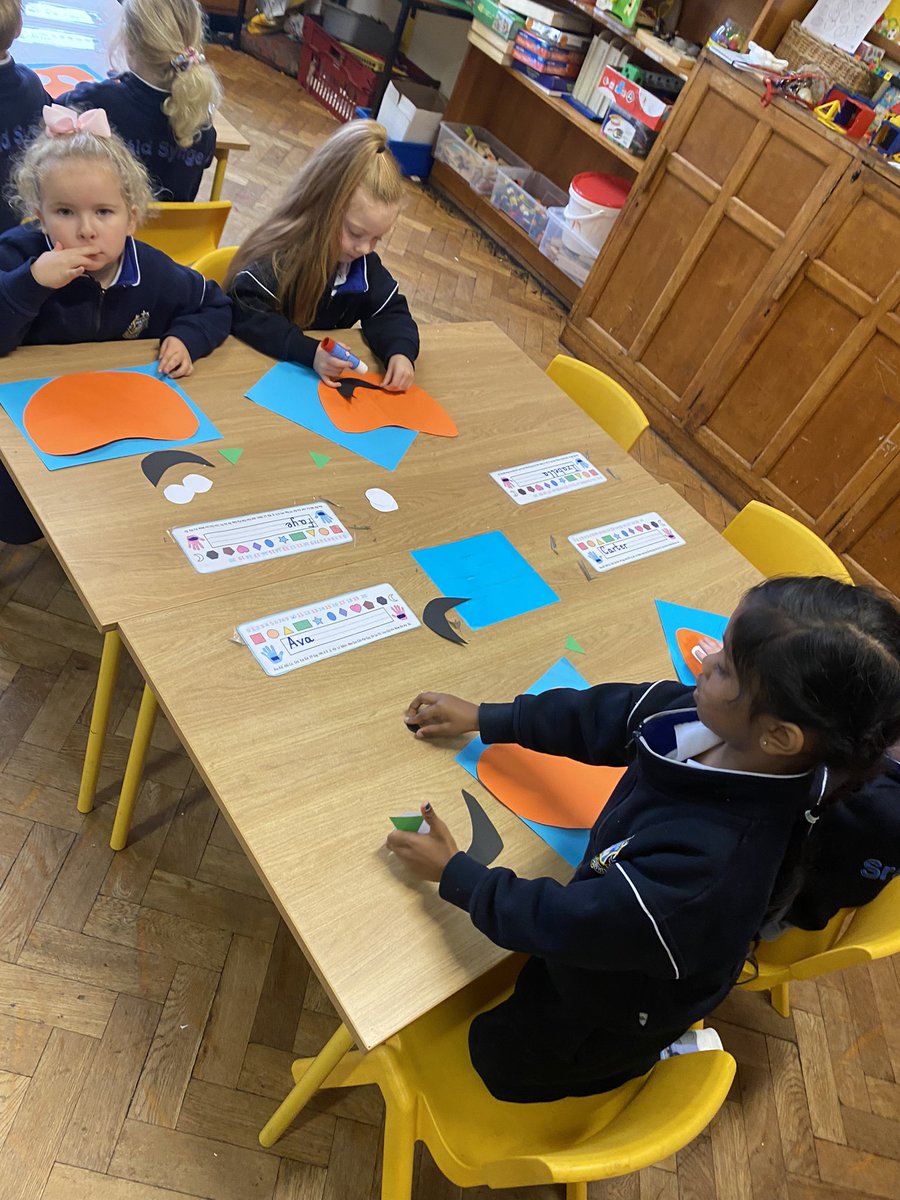 MissMcCClass's tweet photo. Seachain na puimcíní!

#Naíonáinbheaga #sráidsynge https://t.co/CvIWNMiJfm