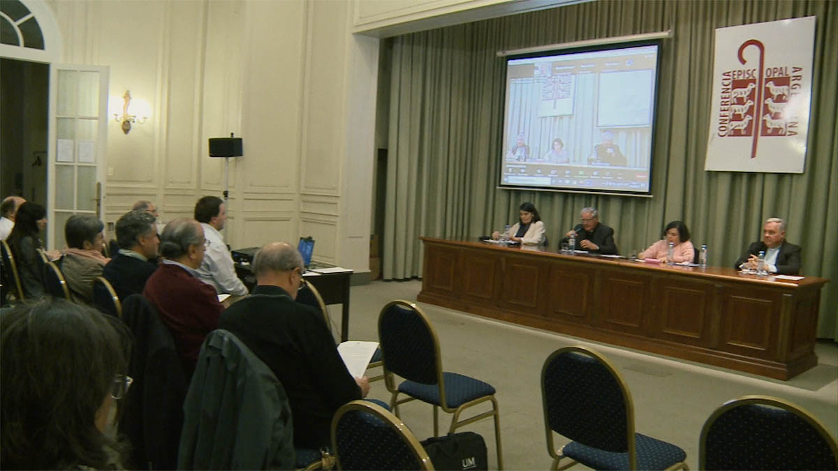 arzbaires's tweet photo. Se presentó en la sede de la @EpiscopadoArg la Síntesis Nacional del #sínodo de la #sinodalidad convocado por el #PapaFrancisco.

Hemos compartido un momento de reflexión y de escucha junto a @BoccaMaty

Mirá la nota aquí 👇👇
https://t.co/APnqvJNzp6 https://t.co/nhcK97gW95