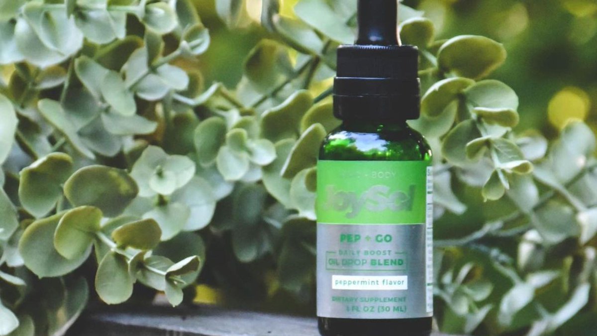 JoySolCBD's tweet photo. Meet Daily Boost Oil Drop Blend. Purposefully formulated by industry pros. This precise mix of #CBD, #CBC, #terpenes and other assorted goodies can help keep you going strong all day long. #morealert, #morefocused, #moretopofyourgame. Indispensable. #cbdblends #bestcbdoils https://t.co/Y78SHkFHK8