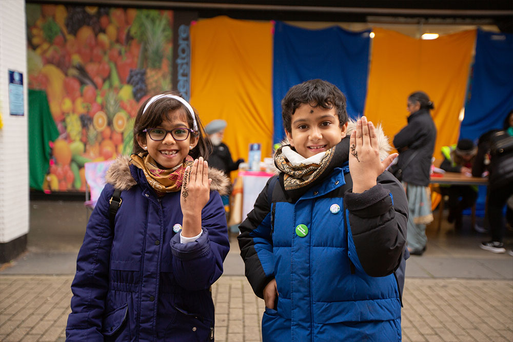 HaveringChange's tweet photo. Hands up who's got a (FREE) ticket to our Diwali celebration tomorrow, from 12-4pm in Romford Market! If not, grab yours here https://t.co/cNF08oacbt Come and adorn yourself in henna, decorate a diya, dance to some top Bollywood &amp; Bhangra beats - and more! https://t.co/28ugE95kB7