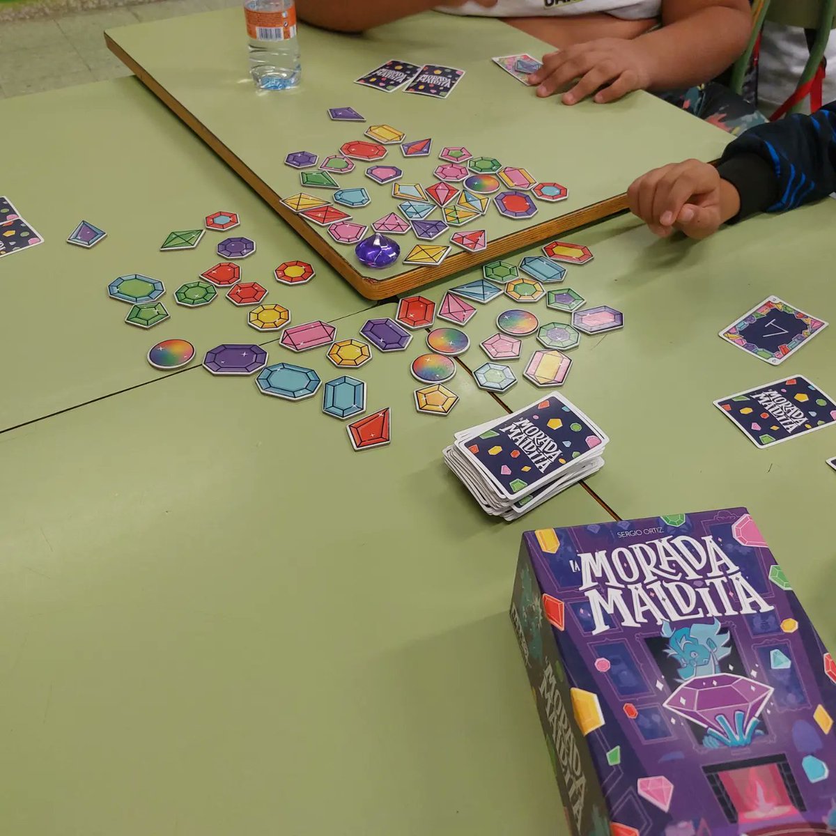 AFIM21_alm's tweet photo. Hoy en el @CEIPAngelSuquia el alumnado ha disfrutado practicando discriminación visual y psicomotricidad fina entre otros muchos aspectos, actividad enmarcada en #ProgramaPROA+Transformate @EducaAnd @educaciongob #conectarjugando https://t.co/FUF2WjPKdw