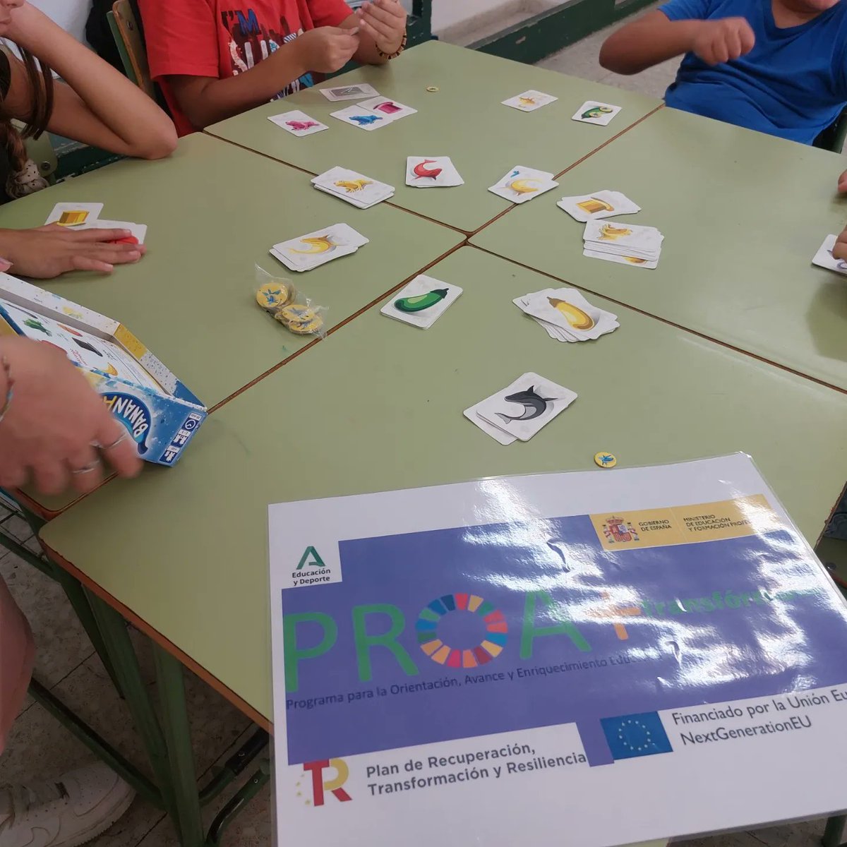 AFIM21_alm's tweet photo. Hoy en el @CEIPAngelSuquia el alumnado ha disfrutado practicando discriminación visual y psicomotricidad fina entre otros muchos aspectos, actividad enmarcada en #ProgramaPROA+Transformate @EducaAnd @educaciongob #conectarjugando https://t.co/FUF2WjPKdw