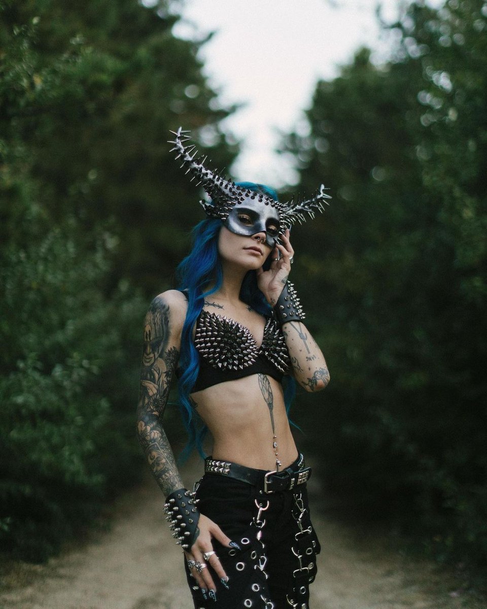 SavageNera's tweet photo. Her Halloween costume was all sorted. If her father approved. https://t.co/Ka88dipZnb