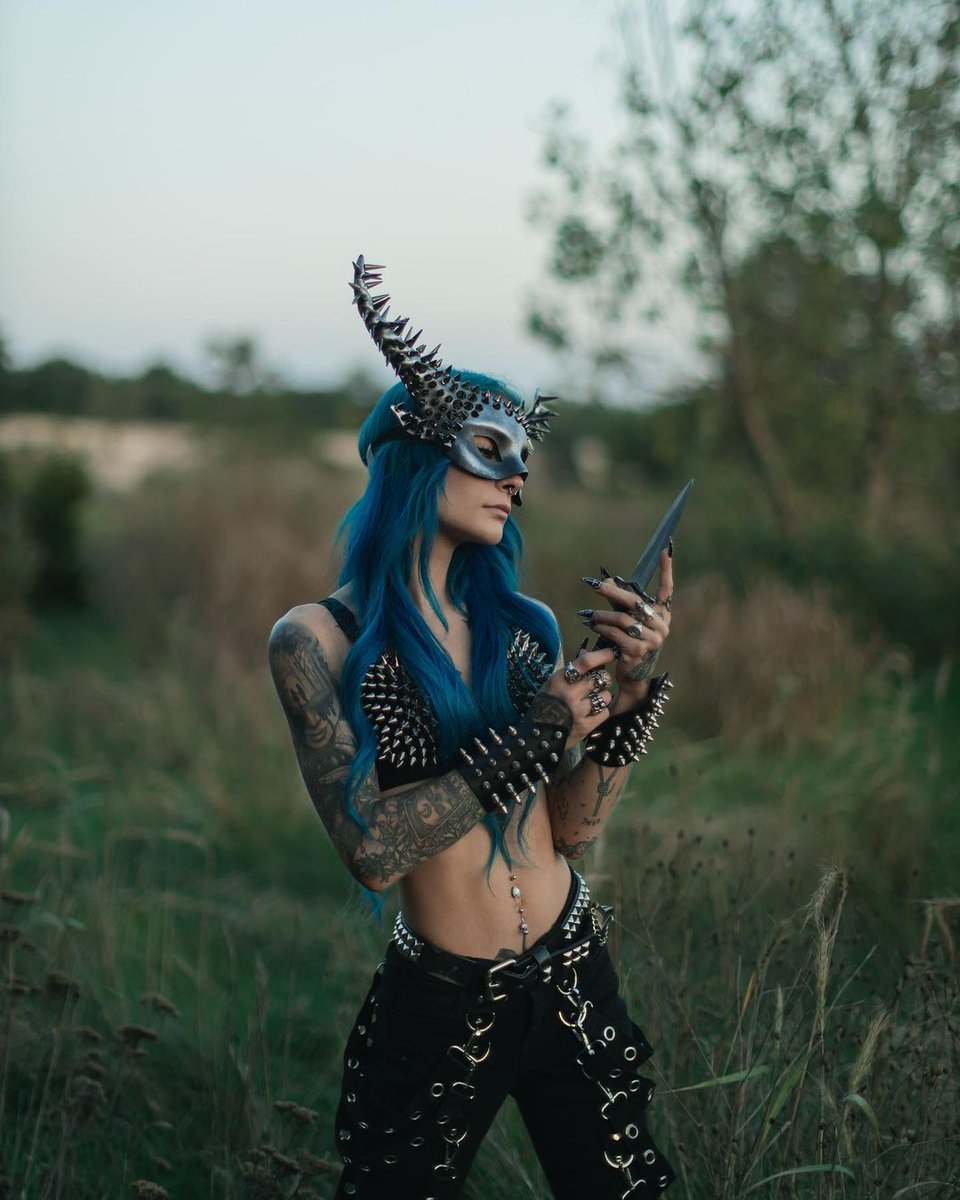 SavageNera's tweet photo. Her Halloween costume was all sorted. If her father approved. https://t.co/Ka88dipZnb