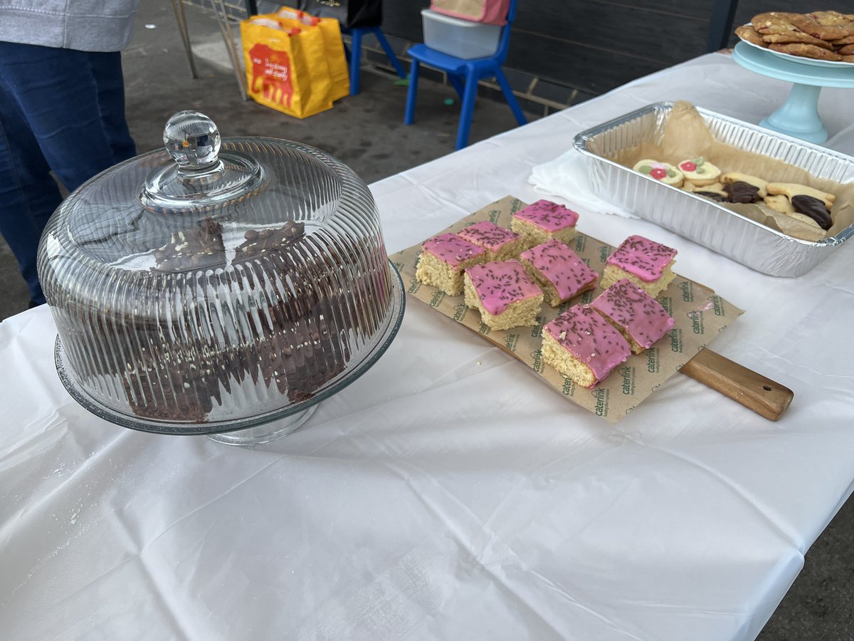 GBSPTA's tweet photo. Bake sale at pick up! Come buy some yummy cakes in aid of Breast Cancer UK https://t.co/Mj2TF1bC1g