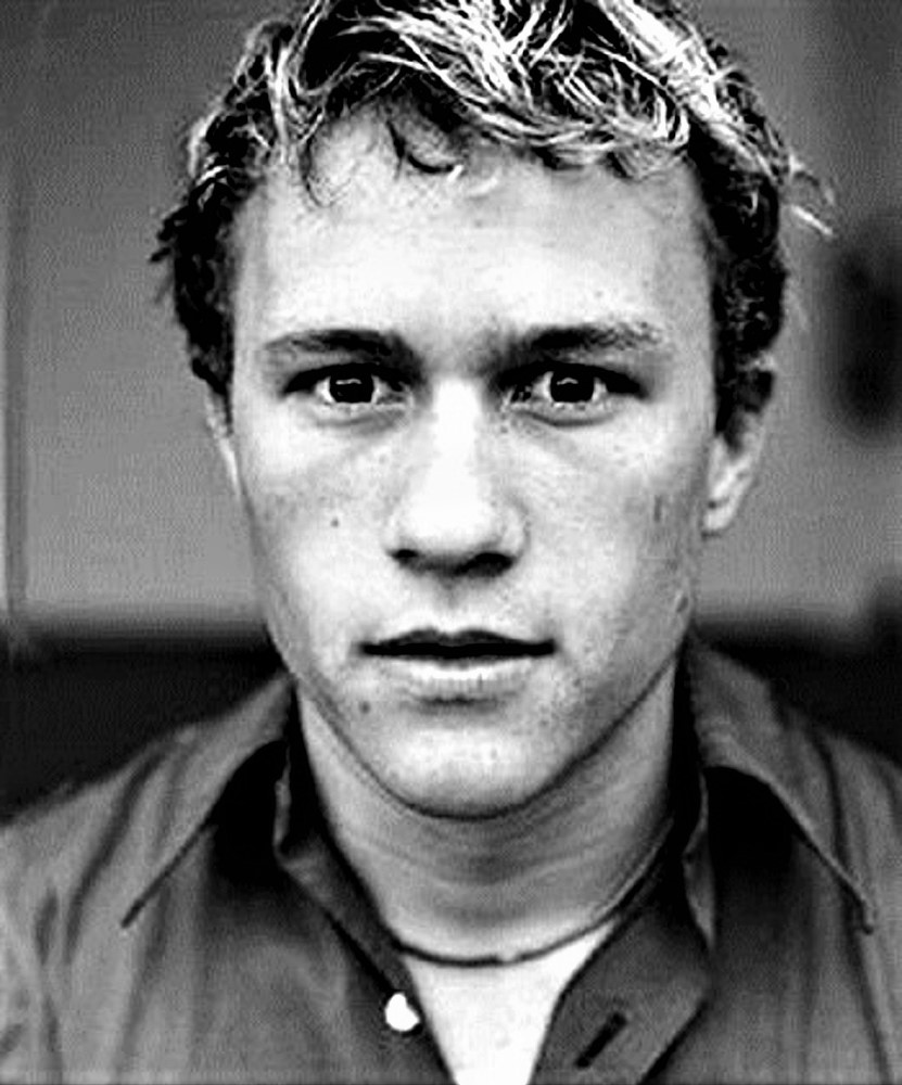 Heath Ledger Interview for “The Four Feathers” (2002) Dir. by @ShekharKapur, Starring as Harry Faversham, in The @MiamiHurricanes, Sept. 2002. bit.ly/3gsO1fa📰🎞️🇦🇺🇺🇸🪶 #TheFourFeathers20 #TheFourFeathers #HeathLedger #HarryFaversham #ShekharKapur #Interview #2002 #2000s