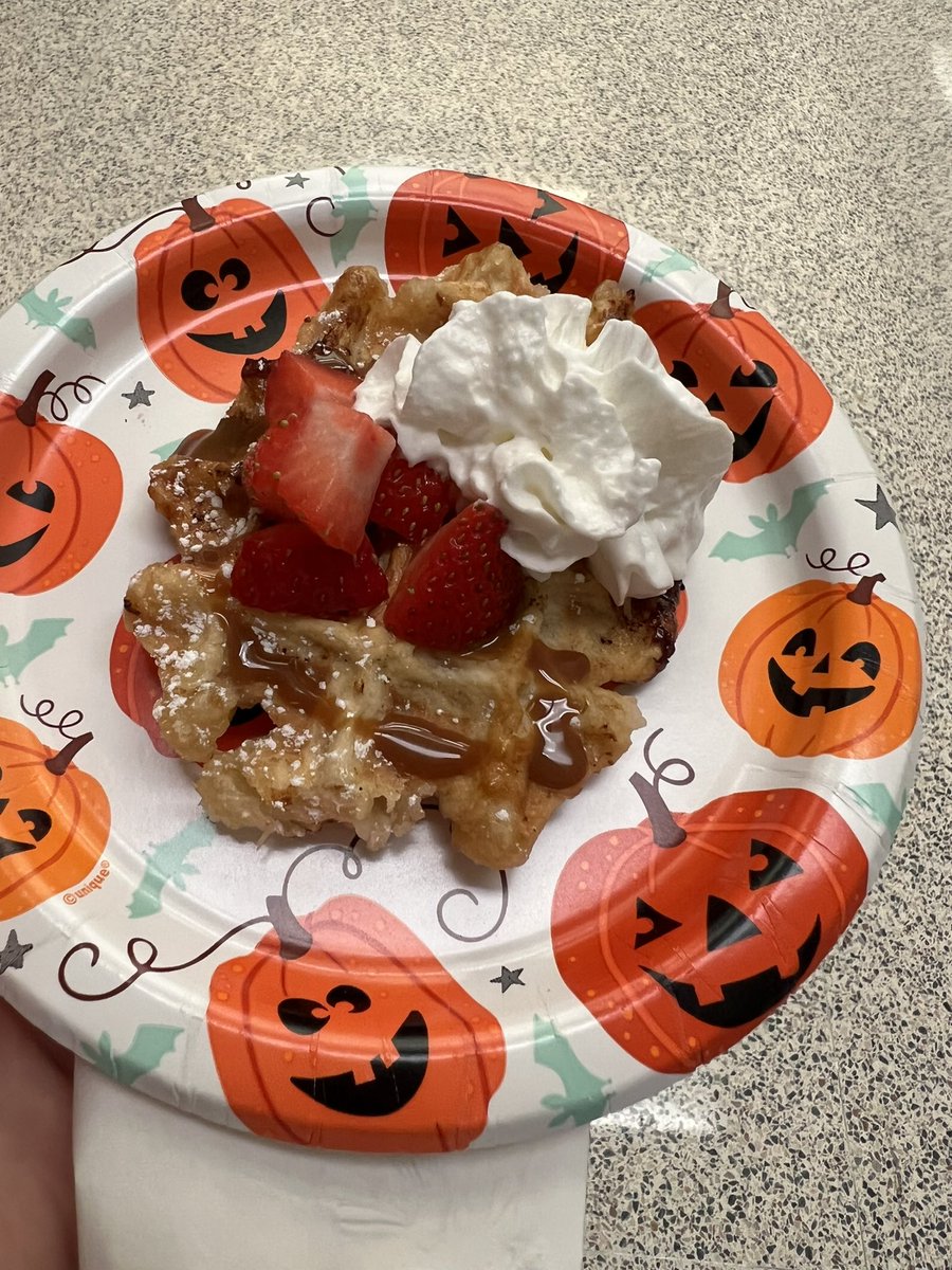 Cassandra Wolfe tweet media