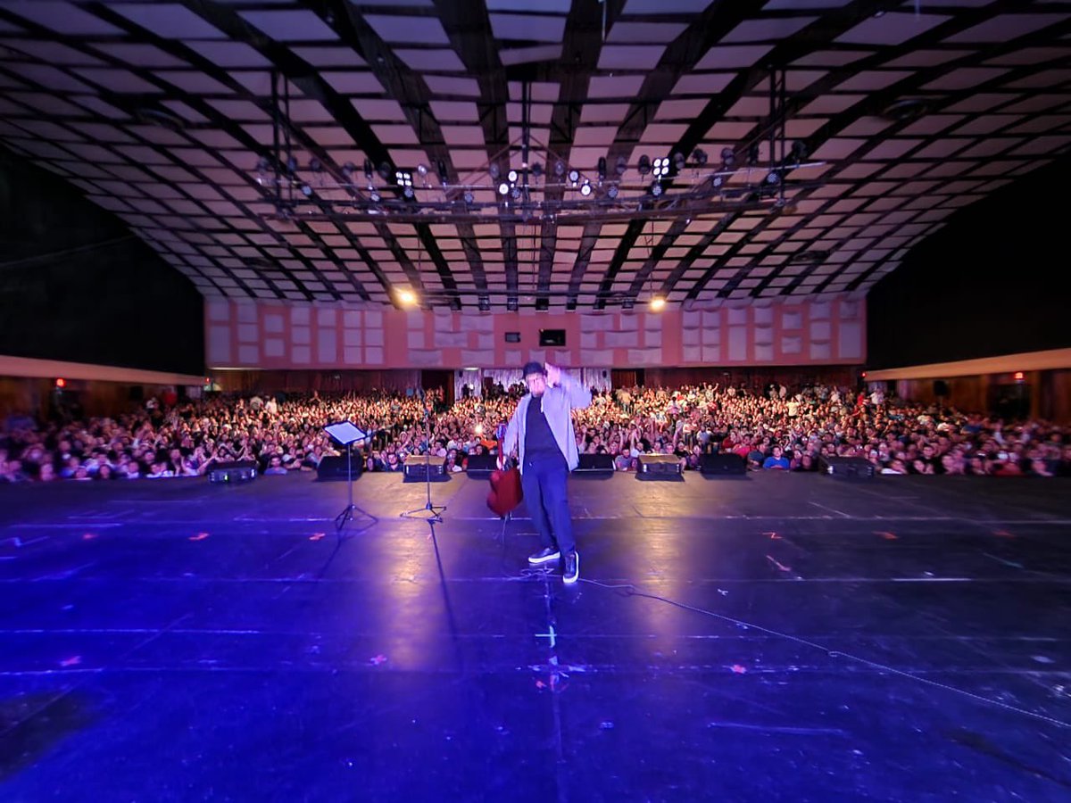 Muchas gracias a mi familia salvadoreña por estas 3 funciones.
Salieron #Cabareteando muy cagados 
#LoboChero