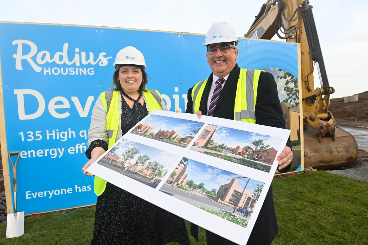 .@CommunitiesNI Minister @DeirdreHargey has visited Ballymena to mark the launch of a new £29m @RadiusHousing scheme that will provide 135 homes in a shared housing development communities-ni.gov.uk/node/60471