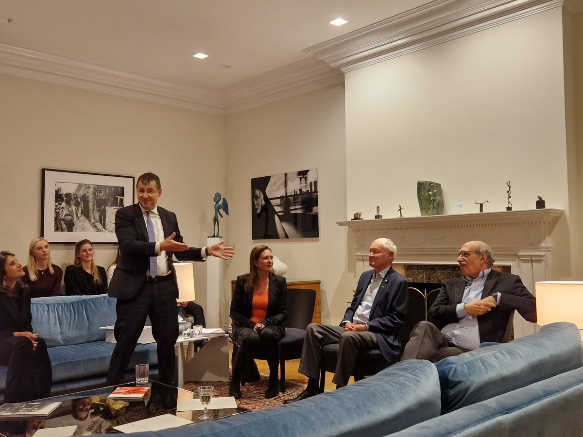 Uni Cologne NY tweet media