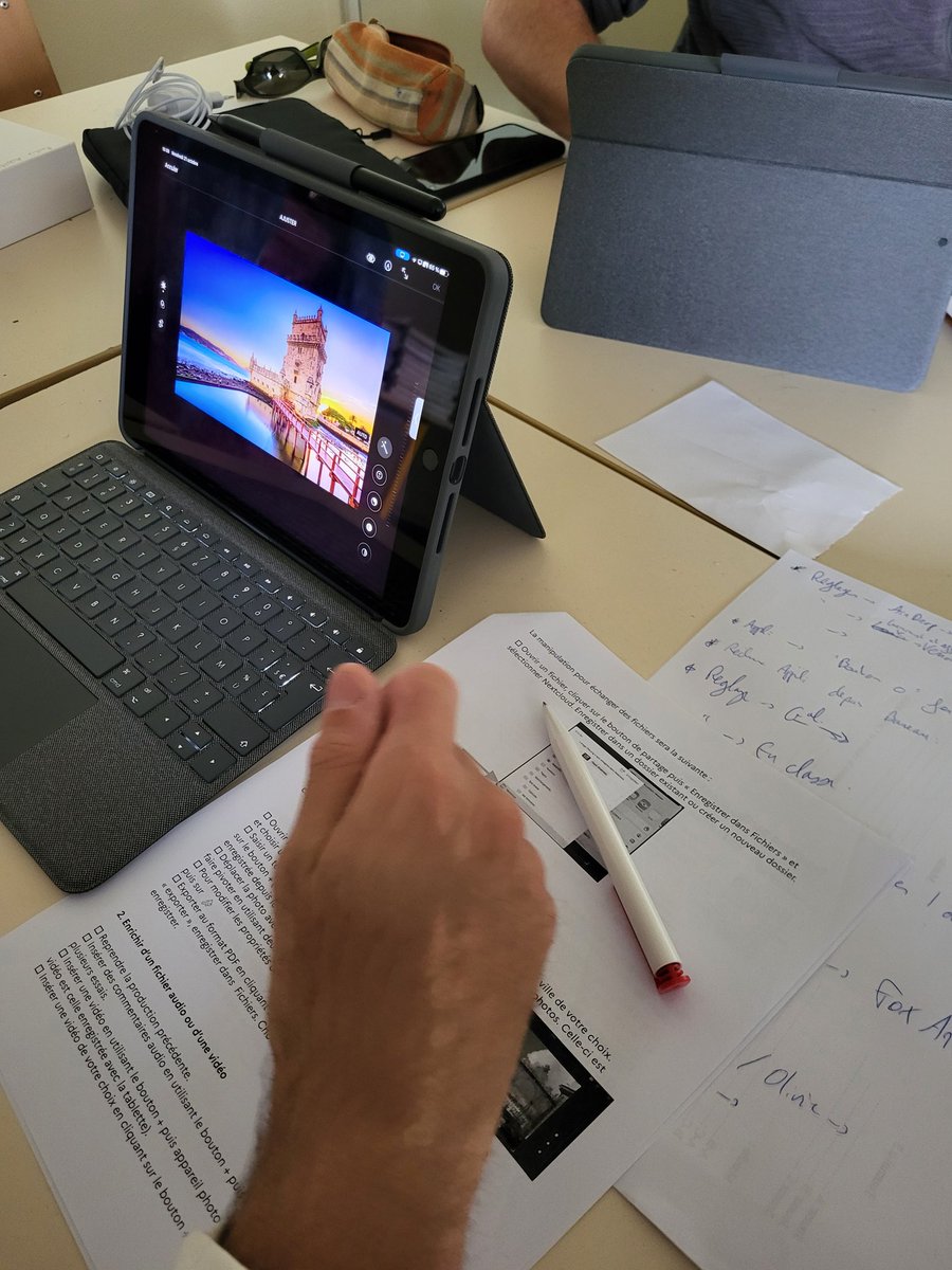 delestienne76's tweet photo. Dernière formation #Tablettes76 de la période au collège de Forges les Eaux .La majorité du BEF DIEPPE-EU-NEUFCHATEL est maintenant formée !
@DraneNormandie @dsden76 @ac_normandie https://t.co/QDFiMmUDBT