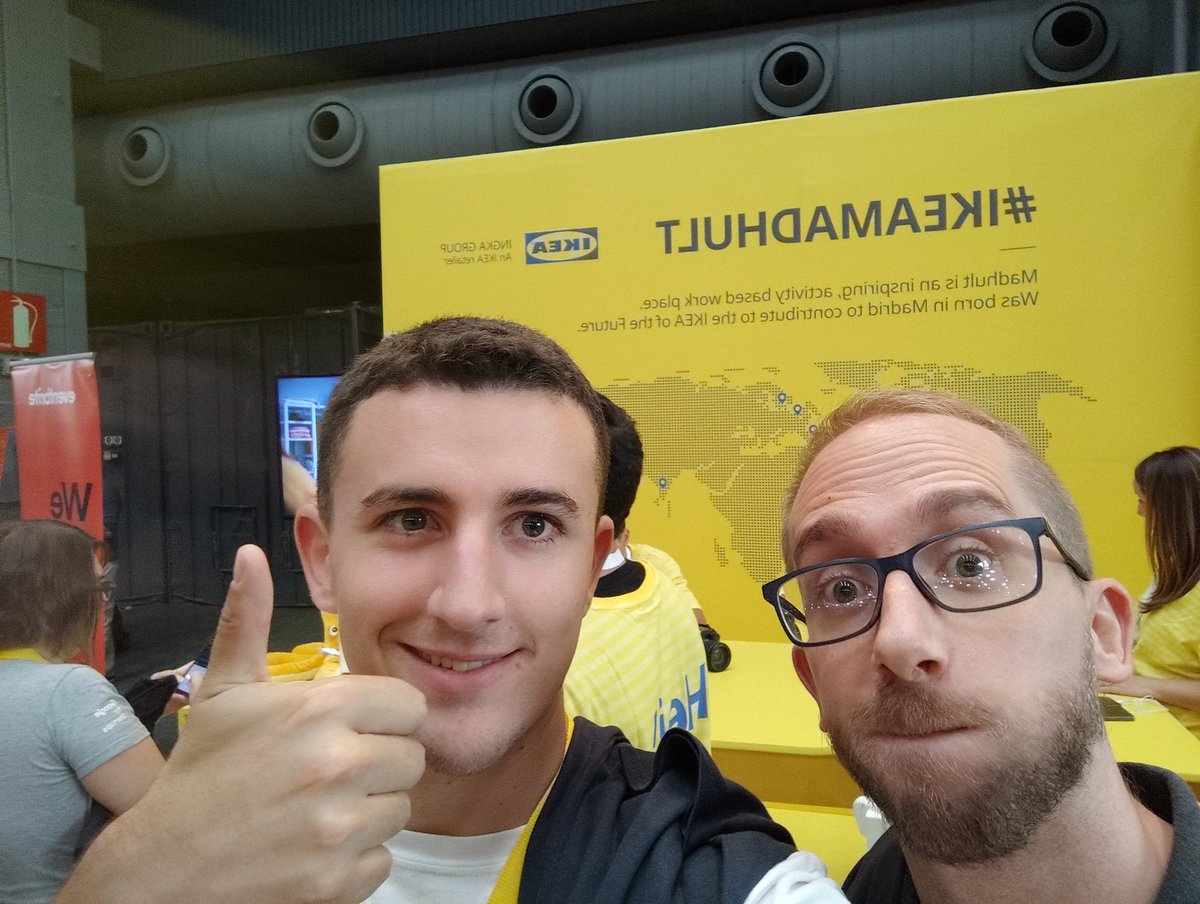 Viendo a la gente de Ikea en la #tarugo22

#selfie #IKEA #DigitalHubMadrid