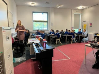 Llanwern_High's tweet photo. It has been an absolute pleasure having the Y6 children and teachers from Milton Primary School learning in Llanwern this week.  We look forward to you coming back in the near future!
Next week we welcome the Y6 children and teacher of Llanmartin. https://t.co/NhYF58v4Ll