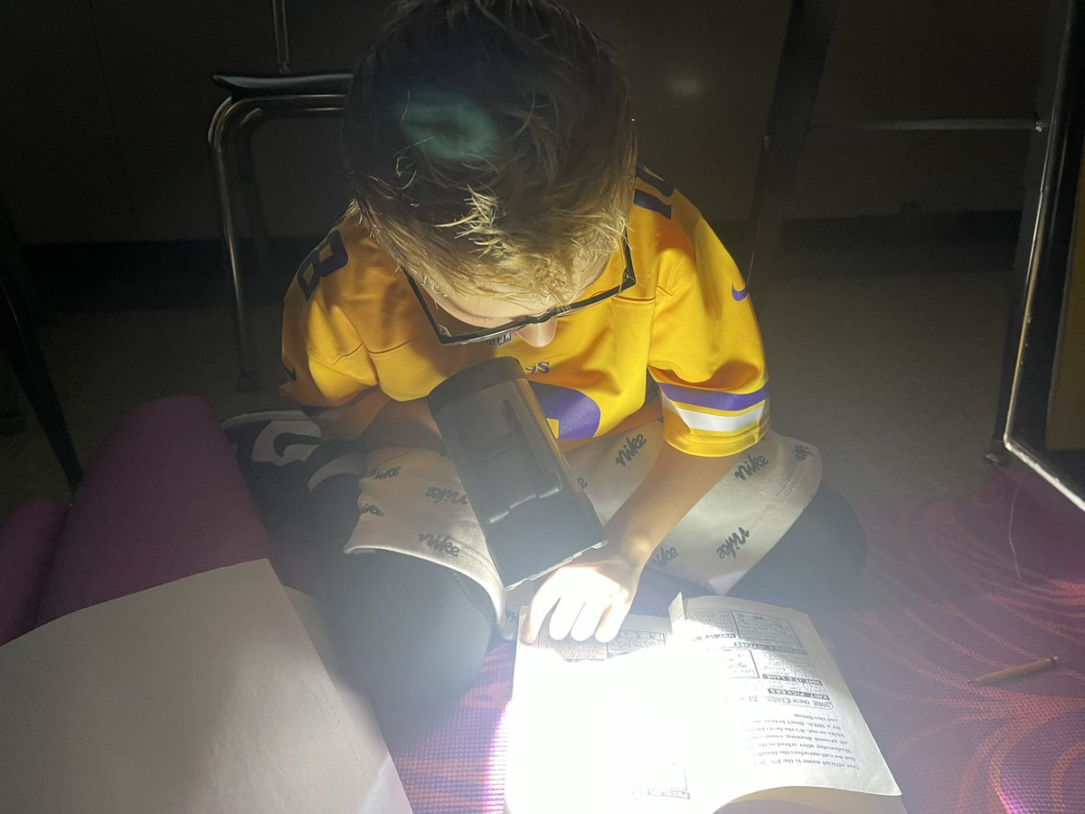 JPlascencia4th's tweet photo. Flashlight Friday. We ♥️ to read🔦📖#d84ontrack https://t.co/ZXEcTp3Ksq