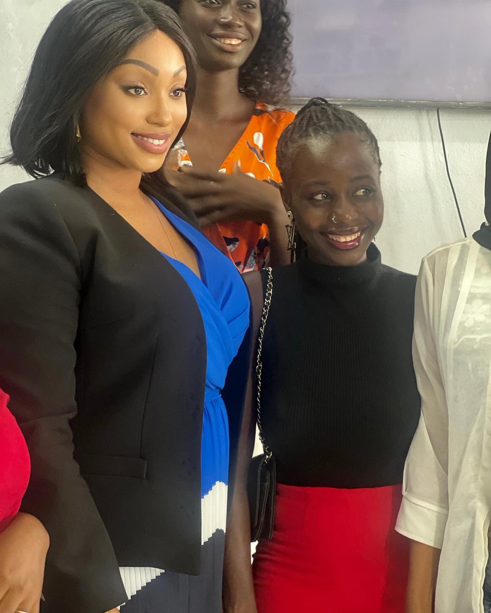 ALynnKaba's tweet photo. Image du 15-10

POUR LA JOURNÉE INTERNATIONALE DE LA JEUNE FILLE

Thème:La réussite d'une jeune fille n'est pas un mystère

Organiser par @PourDefis 

Très engagée pour l'épanouissement de la femme en générale et de la jeune fille en particulier j’ai assister à tant que panéliste https://t.co/2BTXongiAu