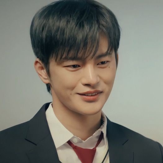 고딩 박종두 유사,,
학교에서 유명한 레전드양아치 박종두 반에 전학오게 된 유사깅..
교복 단정하게 입고 말간얼굴로 쭈뼛쭈뼛 교탁앞에 서서 자기소개하는 말랑콩떡갓기유사ㅠ
박종두 맨뒷자리에서 아침부터 엎드려서 디비자다가 담임이 박종두저새끼좀깨우라해서 인상 존나 쓰면서 겨우 몸 일으킬듯