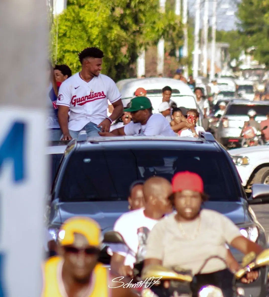 hgomez27's tweet photo. Oscar Gonzalez's parade in his hometown in DR.

@CleGuardians https://t.co/JwNkt4R7wn