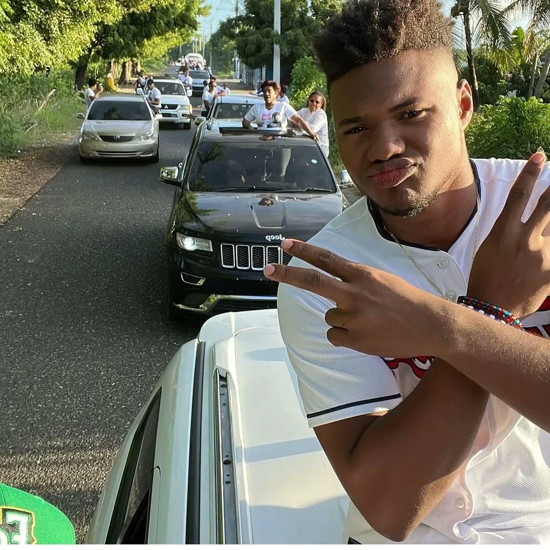 hgomez27's tweet photo. Oscar Gonzalez's parade in his hometown in DR.

@CleGuardians https://t.co/JwNkt4R7wn