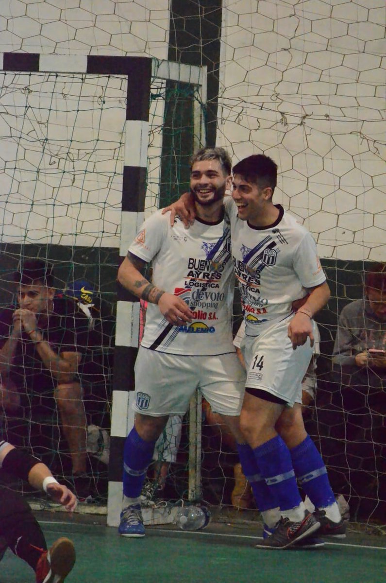 gevsfutsal's tweet photo. Fecha 33 #1radiv final @GEVSFUTSAL 7 @DepHurfutsal 3 Gimnasia volvió a sumar y todavía tiene chances de ingresar a los playoffs de ascenso
#vamoslobo 💪🤍💙🤍🐺 https://t.co/oBwfYQvXbc