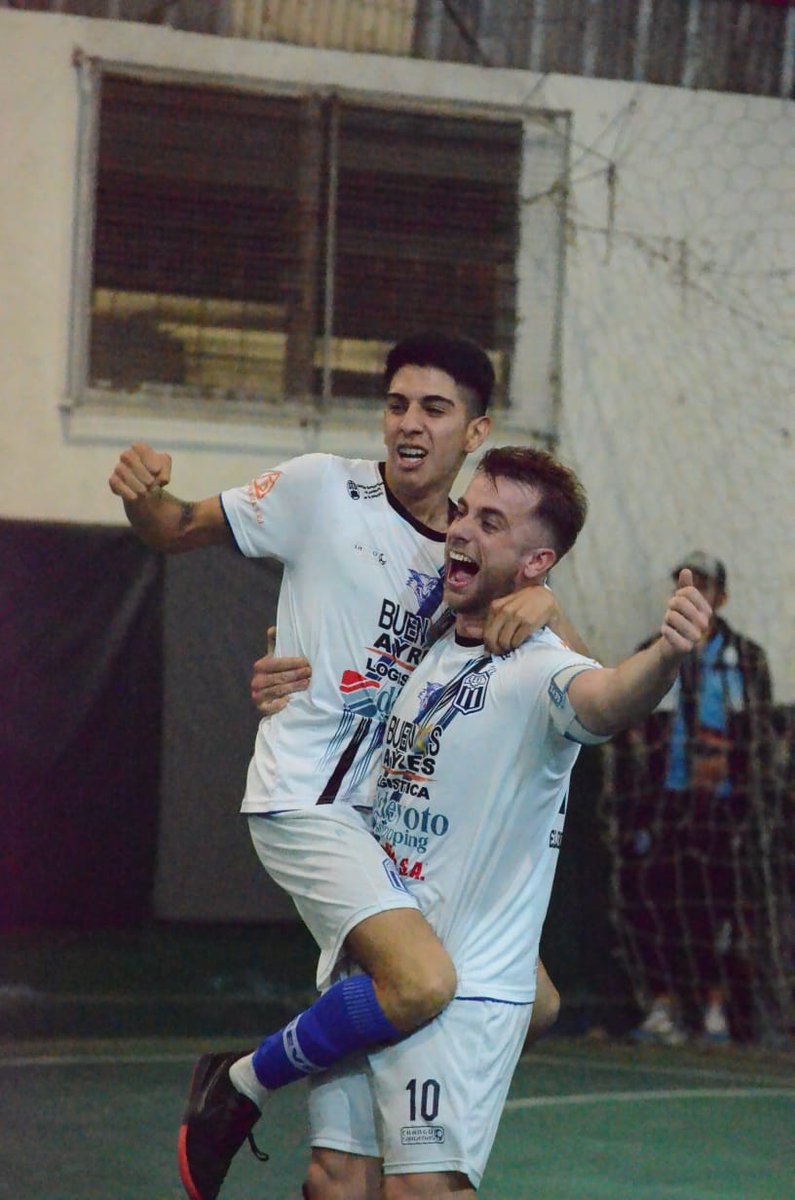 gevsfutsal's tweet photo. Fecha 33 #1radiv final @GEVSFUTSAL 7 @DepHurfutsal 3 Gimnasia volvió a sumar y todavía tiene chances de ingresar a los playoffs de ascenso
#vamoslobo 💪🤍💙🤍🐺 https://t.co/oBwfYQvXbc