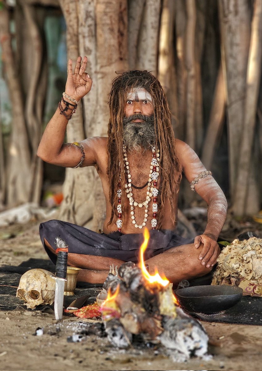 df1d244a605547a's tweet photo. Aghori pooja !!!
https://t.co/VWKn92OrlN
#manojphotographyfixerandguide #streetphotographyvaranasi #streetkids #indiamanojfixerandguide #besphotographyfixerandguide #varanasighats #varanasilife #happysadhuvaranasi #happylifevaranasiblog#india https://t.co/Vy3u2geGLw