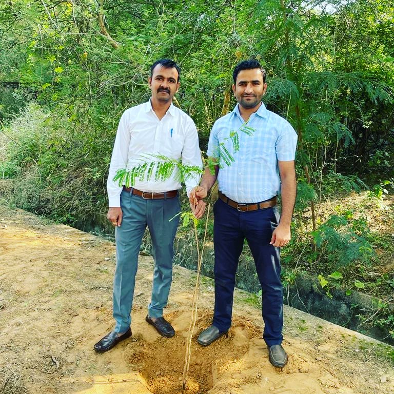 "आज महज छोटा सा एक कदम ही सही
पर पायेगा मंजिल जरुर, एक दिन..."
Plantation drive @ Harish Chandra Mathur Rajasthan State Institution of Public Administration, Jaipur 🌱🌱🌳🌳 #plantation
#saveearth 
#ras2021