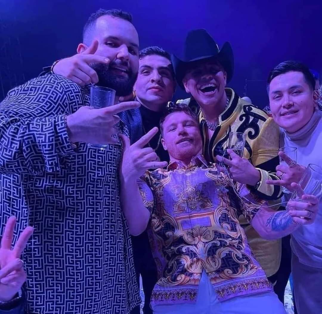 ElIndepVeracruz's tweet photo. El boxeador @Canelo habría corrido a @GrupoFirme en los 15 años de su hija Emily Cinnamon Álvarez.

En el programa de radio La Mejor, la influencer 'Chamonic' reveló que supuestamente corrió a la agrupación ya que los invitados estaban poniendo más atención a ellos que a su hija https://t.co/UV9fUWARlM